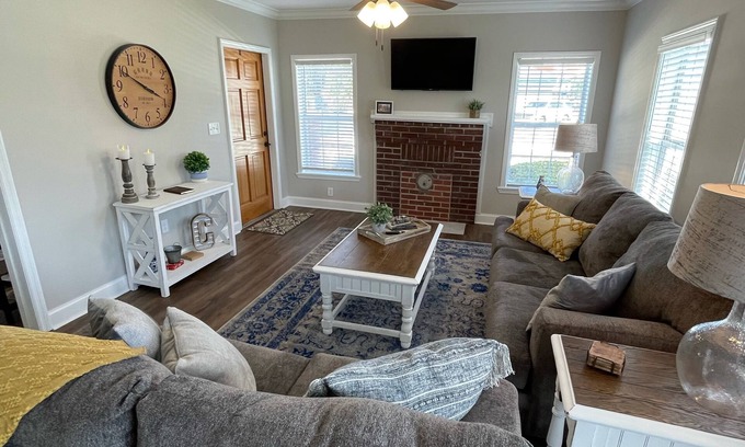 Folkston House | Conductor’s Corner - Exquisite Railside Cottage in Folkston, GA
