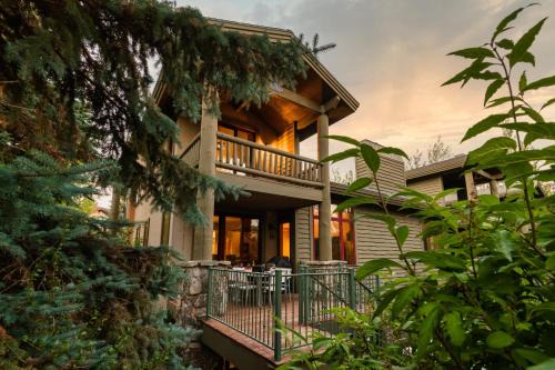 Park Meadows House | Conifer by AvantStay Secluded Cabin Amongst the Trees w Hot Tub