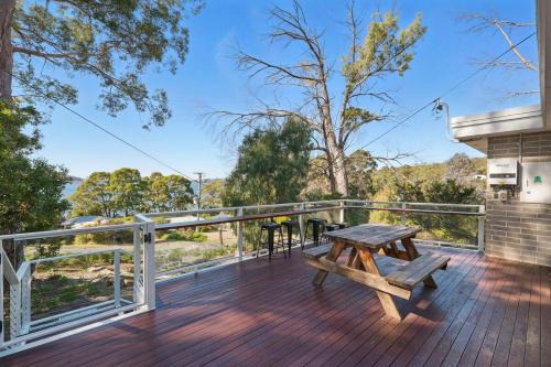 Coningham House | Coningham Beach House - 3 Bedrooms