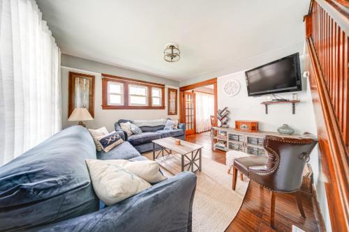 Conneaut House | Conneaut Vacation Rental with Deck Near Lake Erie!