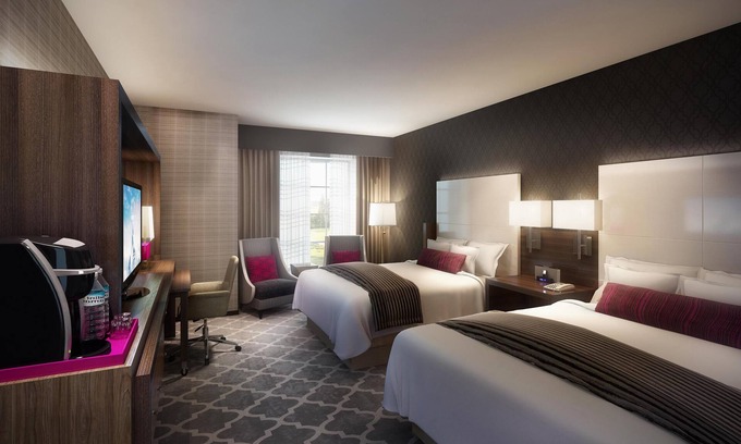 Whitehaven Hotel | Connecting Double Queen Courtyard View-Steps to Graceland -Perfect for Families!