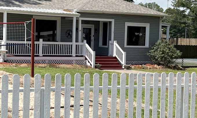 Montgomery House | ConRoy's Junction Sleeps 20