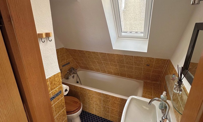 Hildesheim District House | Contactless check-in. House in Sarstedt. Close to trade fairs in Laatzen, Hanover, Hildesheim