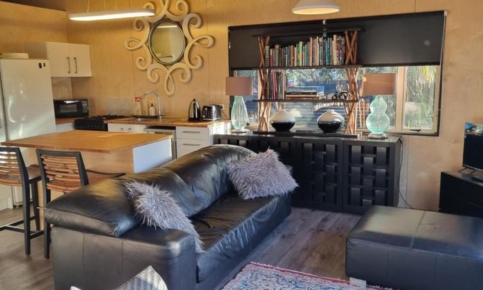 Mangere Bridge Apartment | Container Cottage Auckland Airport