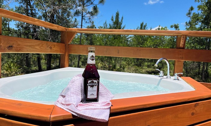 Fountain Apartment | Container Glamping With Nature Views/Jacuzzi/WIFI/FirePit