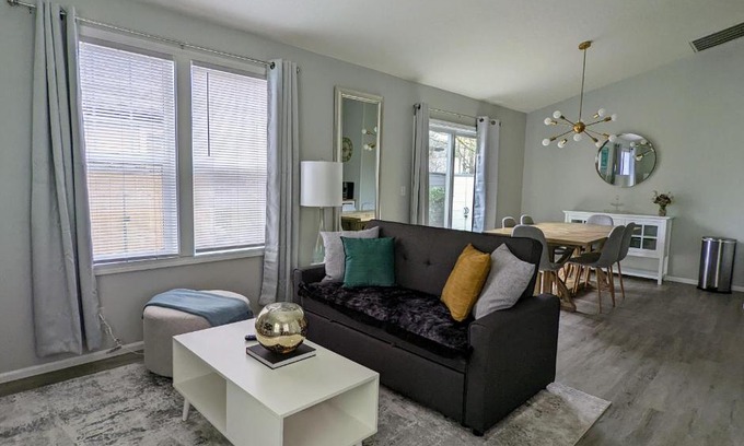 West Eugene Apartment | Contemporary 2-Bedroom Close to Downtown, Dining