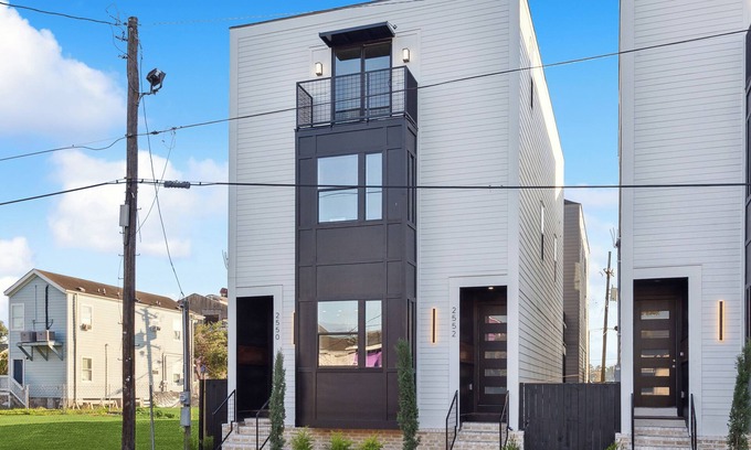 Treme House | Contemporary 3 Bed 2.5 Bath w Balcony