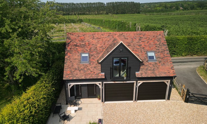 Selling Apartment | Contemporary apartment bordering orchards and vineyards in the Garden of England