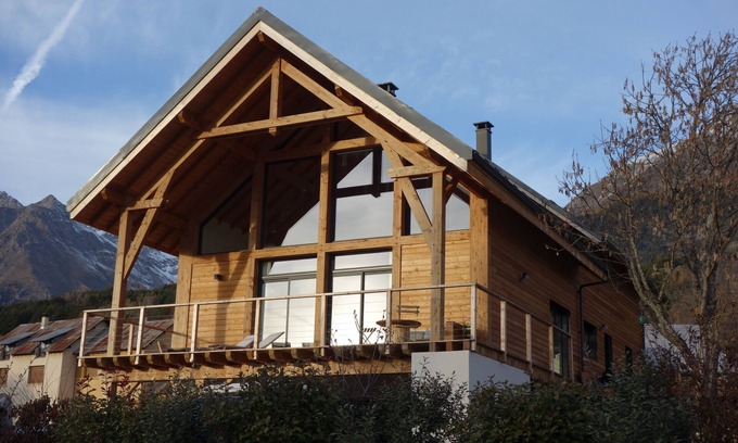 Puy-Saint-Eusebe Ski Chalet | Contemporary chalet on the heights of Lake Serre-ponçon