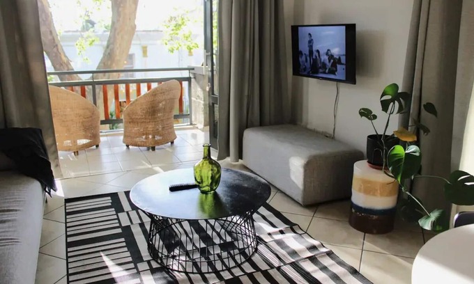 Stellenbosch Central Apartment | Contemporary Central Apartment