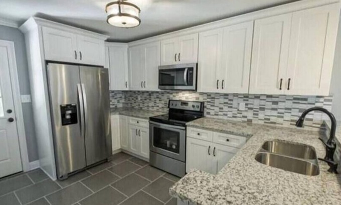 Old Aurora House | Contemporary Comfort: 3bd Retreat w/ Priv. yard