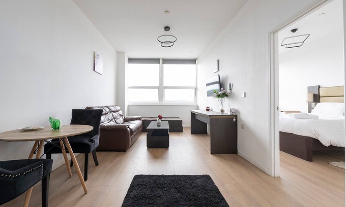 Smethwick Apartment | Contemporary comfort in West Bromwich