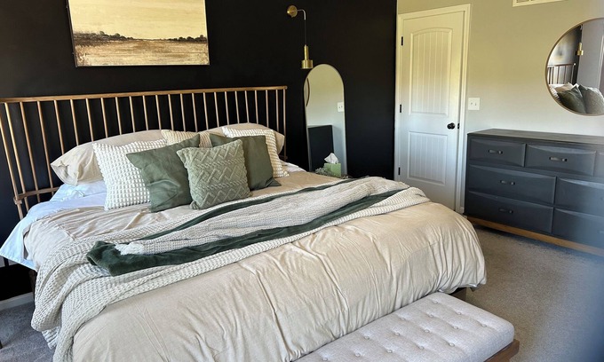 Grandview House | Contemporary Comfort - Lux 5 Bdrm 4King Escape