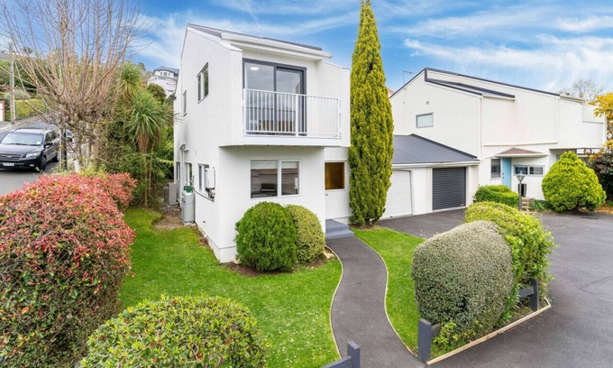 Dunedin House | Contemporary Duplex in Roslyn
