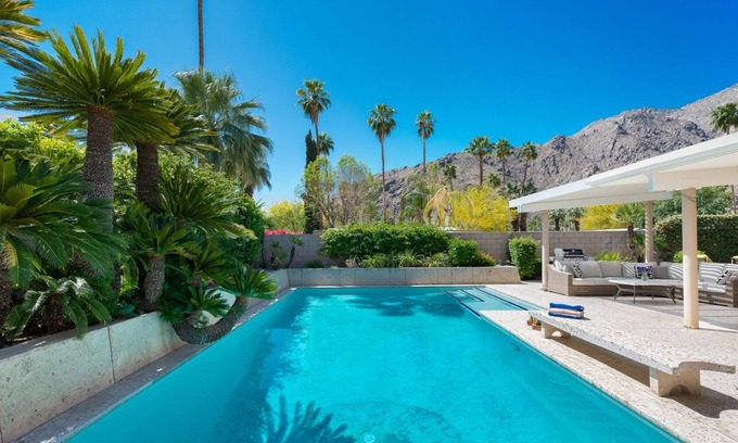 Vista Las Palmas House | Contemporary Elegance