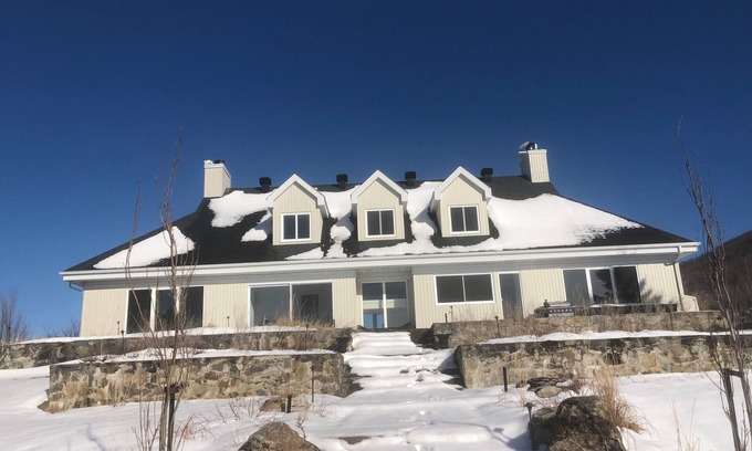 Potton Ski Chalet | Contemporary, fully renovated ski chalet in nmagnificent Potton.
