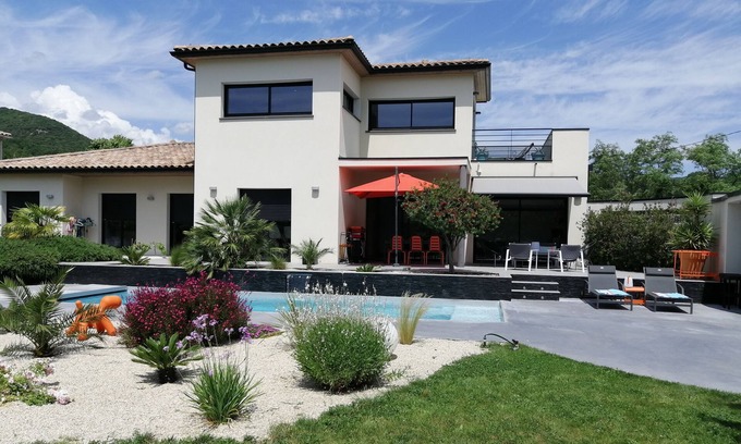Meysse House | Contemporary house in Ardèche