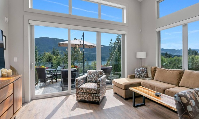 Youbou House | Contemporary Lake View Cabin with private jacuzzi