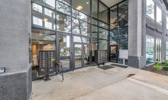 Waldron Apartment | Contemporary Loft Close to Airport Fast Wi-Fi