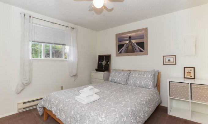 Kent Apartment | Contemporary, marine 2bd/1ba Apartment C in Kent
