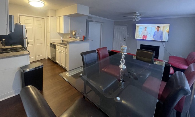 Buford Highway Apartment | Contemporary one bedroom suite