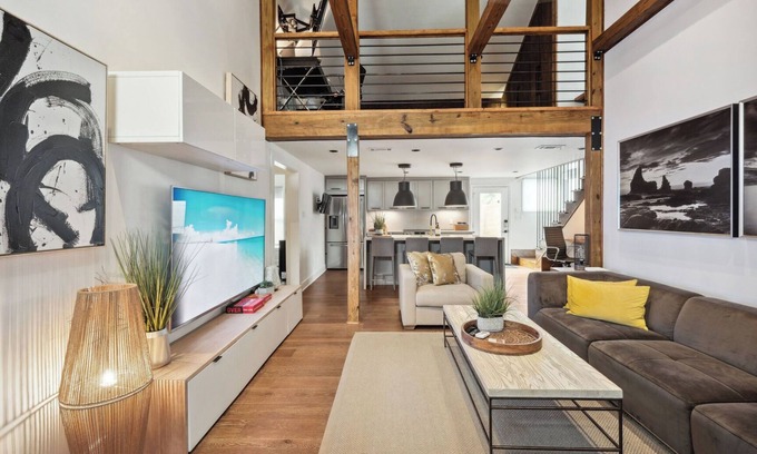 Gentilly Terrace Apartment | Contemporary Retreat in Historic Gentilly – Stylish, Smart & Centrally Located