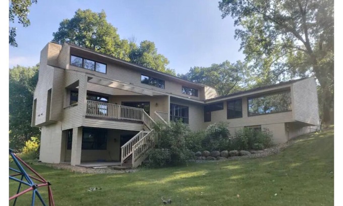 Minnetonka House | Contemporary retreat with million dollar view