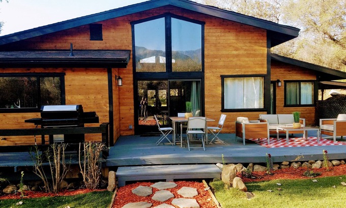 Three Rivers House | Contemporary River Retreat House - 2 Decks on the River, close to SNP, 7 acres
