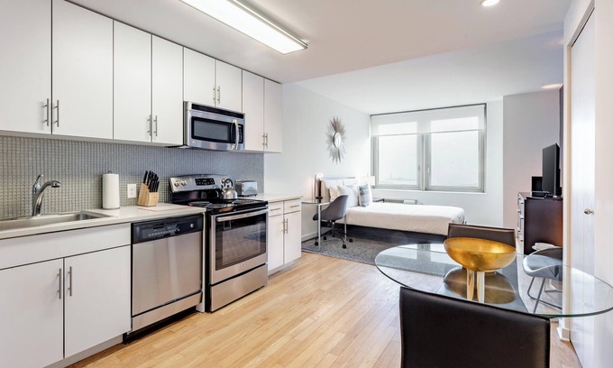 The Waterfront Apartment | Contemporary Studio in Jersey City Near Manhattan
