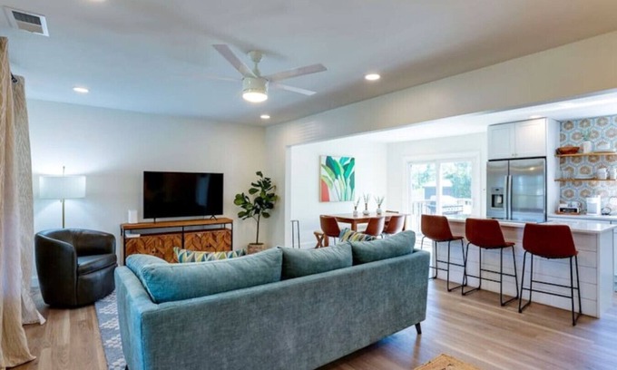 Whitemarsh Island House | Contemporary Stylish Home btw DWTN Savannah&Tybee!