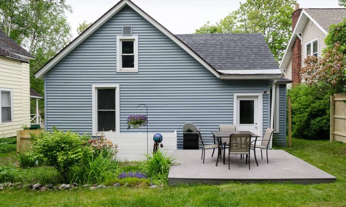 Marquette House | Contemporary Two Bedroom Charmer Close to Downtown and Beachfront