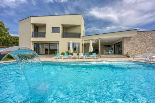 Kringa Villa | Contemporary Villa Nada with Pool and Sauna