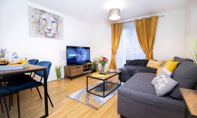 Swindon Apartment | Contractors*Long Stays Discounts*Free Parking