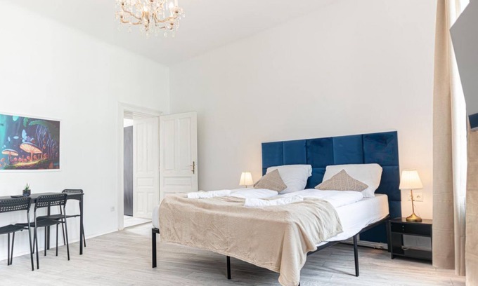 Meidling Apartment | Convenient 2BR Apt. Near U6 Station am Schöpfwerk