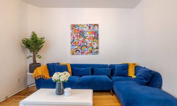 Mile End Apartment | Convenient 4BR in Mont-Royal’s Downtown
