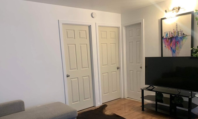 Griffintown Apartment | Convenient 6-8-Guest Apartment in Prime Location
