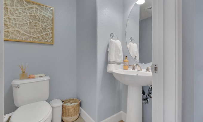 North San Jose Condo | Convenient and Accessible, Park + BBQ + Pool +Gym