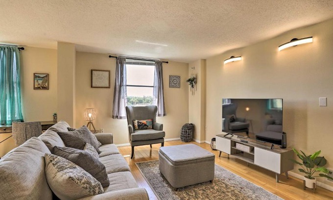 Clearwater Apartment | Convenient Clearwater Condo Less Than 4 Mi to Beach!