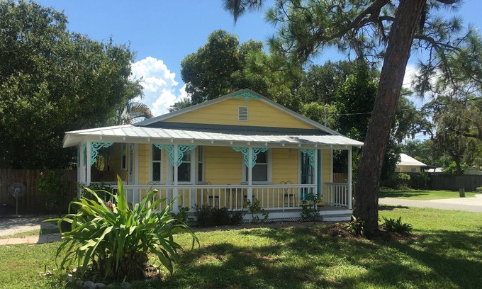 Osprey Village House | Convenient Cottage Close to Beaches - Pet Friendly!