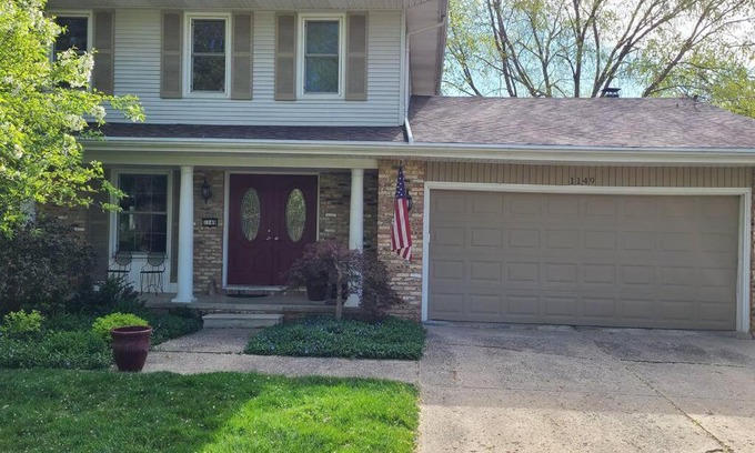 West Des Moines House | Convenient Family Two-Story Home