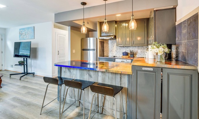 Glenarden House | Convenient Glenarden Home - 3 Mi to FedEx Field!