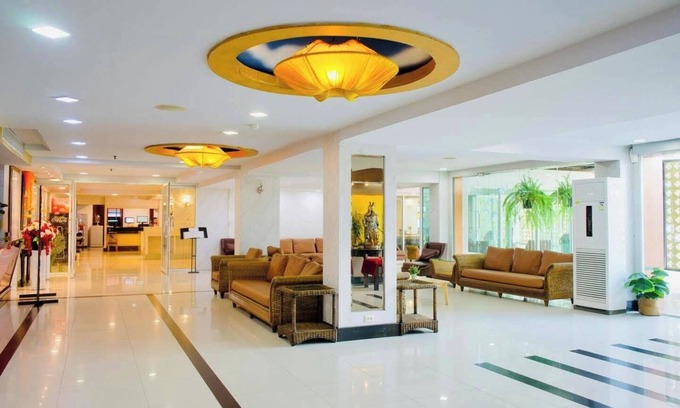 Srisa Chorakhe Noi Hotel | Convenient Grand Plus Hotel Suvarnabhumi