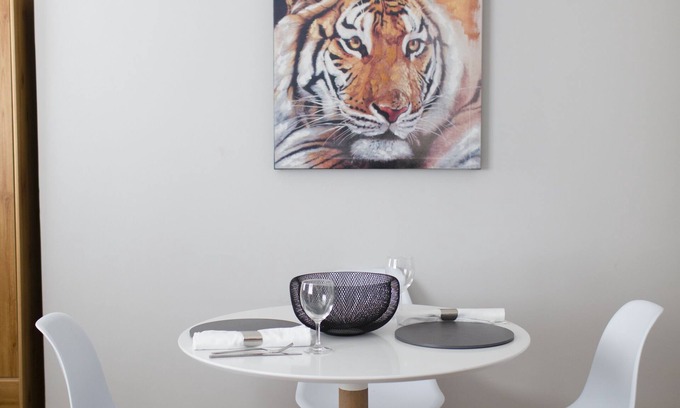 Cambridge Apartment | Convenient, modern upstairs flat