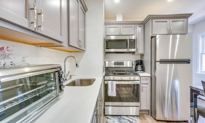 North Ironbound Apartment | Convenient Newark Apartment ~ 15 Mi to Manhattan!
