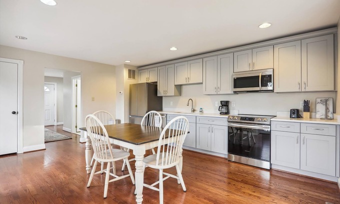 Bethesda House | Convenient Newly Renovated Detached Guest House