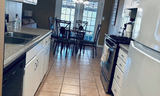 Springdale House | Convenient, Quiet and Clean Home