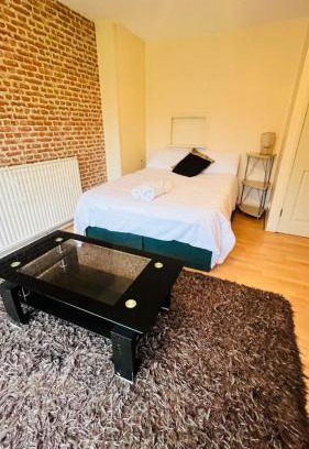 Reading House | Convenient Retreat Rooms