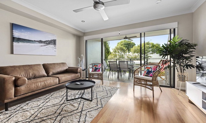 Murarrie Apartment | Convenient + Spacious! 3bed/2.5bath/1car~townhouse