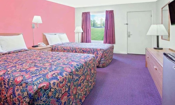 Muskogee Hotel | Convenient Stay in Knights Inn Muskogee! 3 Comfortable Units, Pets Allowed
