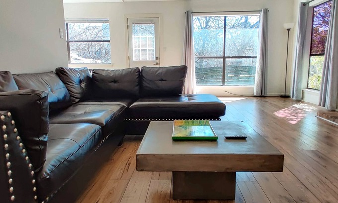 North San Antonio - SAT House | Conveniently located and comfortable 3 bedroom house.